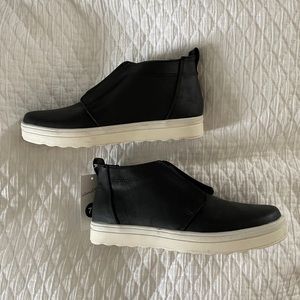 Black Universal Thread Lillian Fashion Sneaker